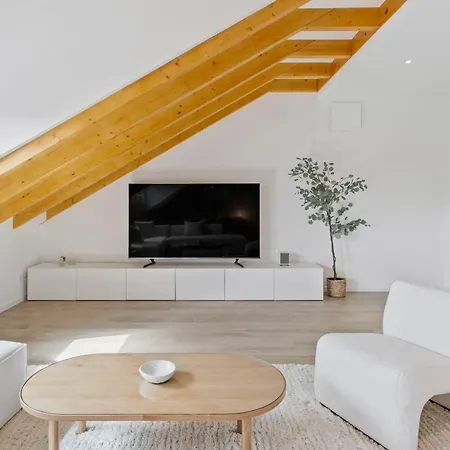 Modern 2br In Bivange With Balcony, Wi-fi, Free Parking Apartment Roeser