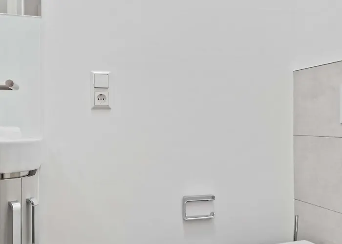 Modern 2br Elegance In Bivange 勒瑟