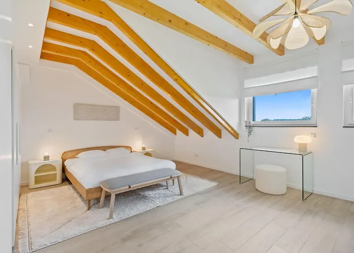 Modern 2br Elegance In Bivange 勒瑟