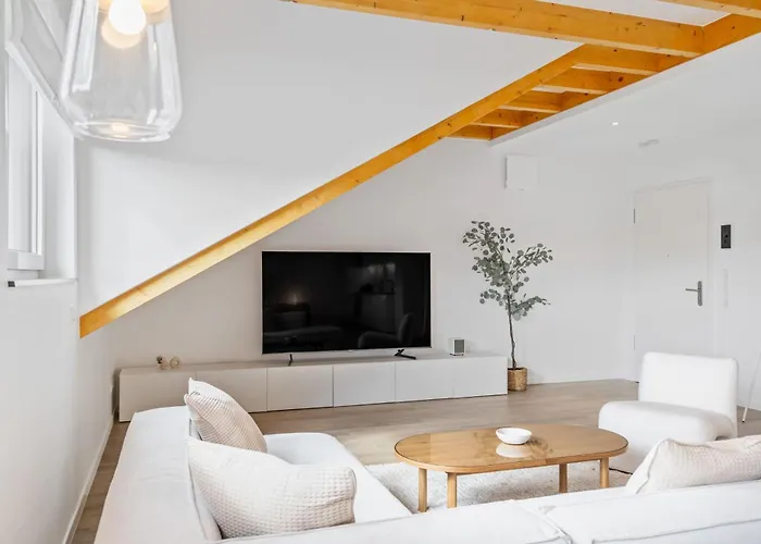 Modern 2br Elegance In Bivange 公寓